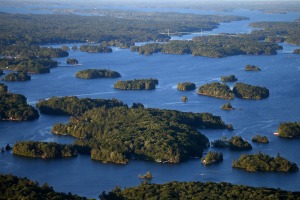 An aerial view of the many islands that litter the St Lawrence River between the US and Canada.