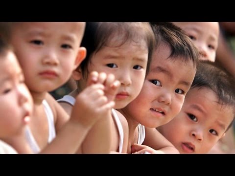 China Changes One-Child Policy to Two-Child Policy | China Uncensored