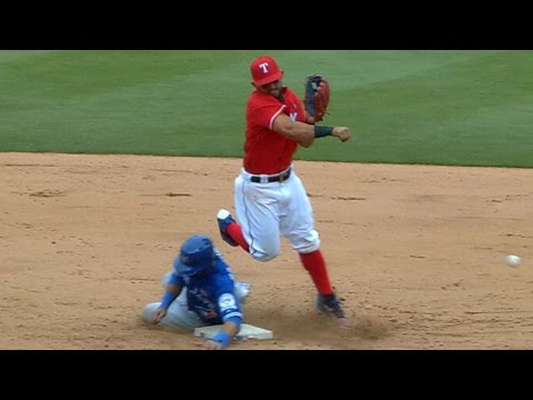 Blue Jays, Rangers get into wild melee