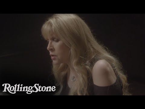 Stevie Nicks Performs 'Blue Water'