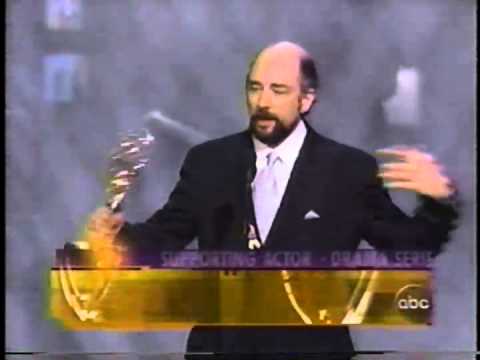 Richard Schiff wins 2000 Emmy Award for Supporting Actor in a Drama Series