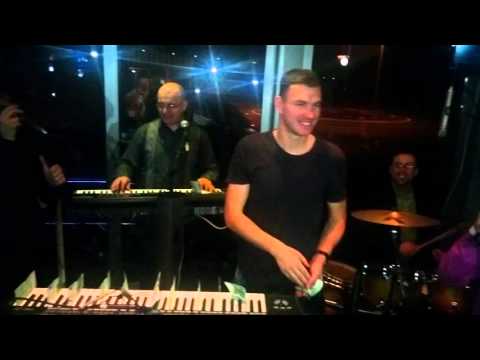 Edin dzeko kiti muziku  21.12.2015