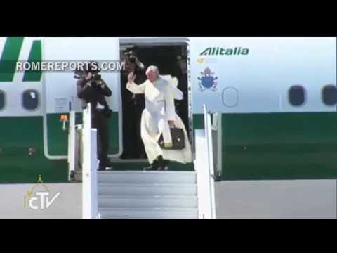 Pope Francis departs Bolivia, heads to Paraguay