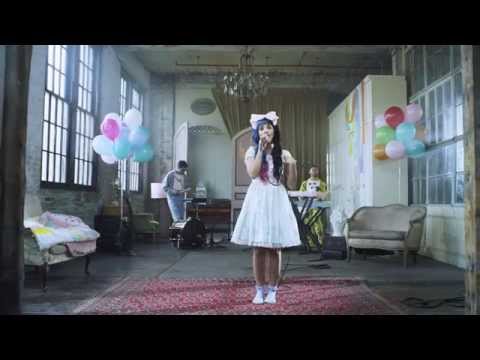 Melanie Martinez - Dollhouse (Live)