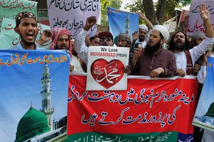 Supporters of a Pakistani religious group chant slogans during a demonstration to condemn suicide bombing in Saudi Arabia, in Lahore, Pakistan, July 5, 2016.