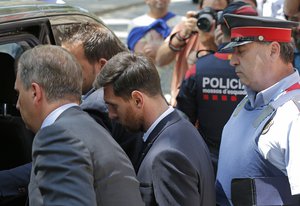 Barcelona soccer player Lionel Messi, center, leaves the court in Barcelona, Spain, Thursday, June 2, 2016