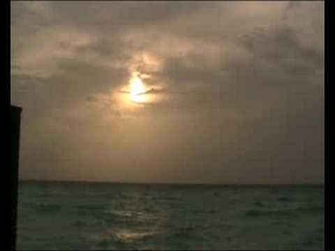 Veligandu - Maldives - Shy Sunset (1)