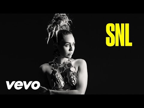 Miley Cyrus - Twinkle Song (Live from SNL)