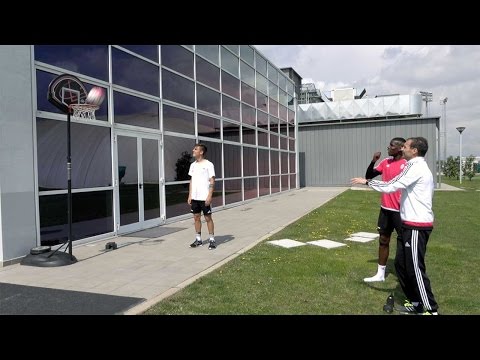 Juventus Shot Challenge: Allegri vs Pogba, basketball edition