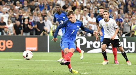 Griezmann double helps France sink Germany to reach final