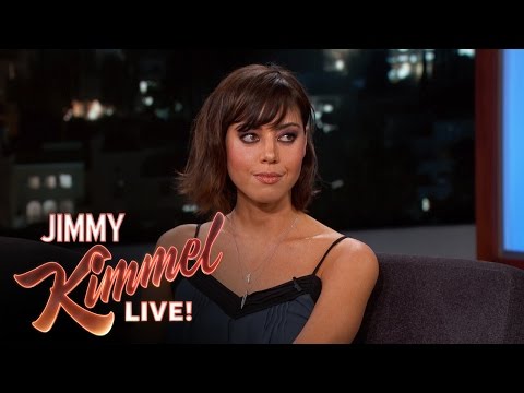 Aubrey Plaza Tried to Play with Robert DeNiro’s Nipples