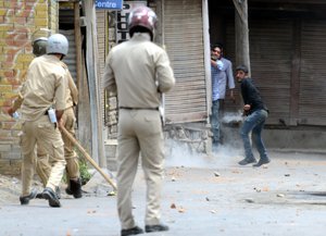 Kashmiri protestors clash with police in Srinagar, the summer capital of Indian Kashmir, India, 09 July 2016. Authorities imposed restrictions in parts of Indian Kashmir as top separatists groups have called for a shutdown against the killing of most wanted Hizbul Mujahideen commander, Burhan Muzaffar Wani, along with his two associates by Indian forces on 08 July late evening.