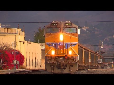 AWESOME TRAIN HORNS !!! (UP) Union Pacific Freight Trains in East Los Angeles, CA (11/16/13)