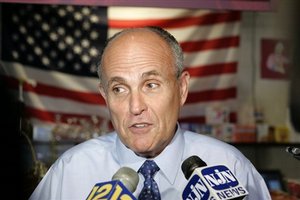  Republican presidential hopeful Rudy Giuliani talks with reporters during a campaign stop at the Ocean Bay Diner in Point Pleasant Beach, N.J., Thursday, Aug. 2, 2007. (AP Photo/Mike Derer)   (js1) 