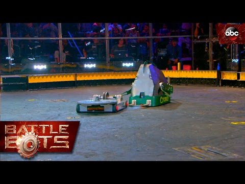 Chomp vs. Disk O' Inferno - BattleBots