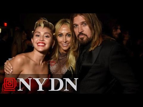 Miley Cyrus Tears up as She Thanks Parents at AmfAR Event