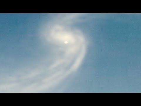 UFO entering Interdimensional Portal over Geneva SWITZERLAND - Dec 2015 !!!