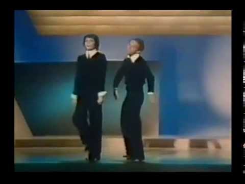 Liza Minnelli and Joel Grey sing medley from Cabaret