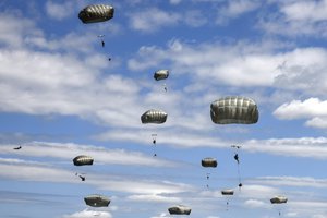 File - Paratroopers complete an airborne operation as part of Exercise Anakonda 2016 in Drawsko Pomorskie, Poland, June 6, 2016.