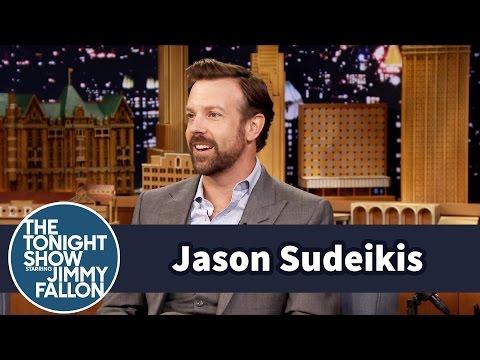 Jason Sudeikis' Toddler Son Loves to Slam Dunk