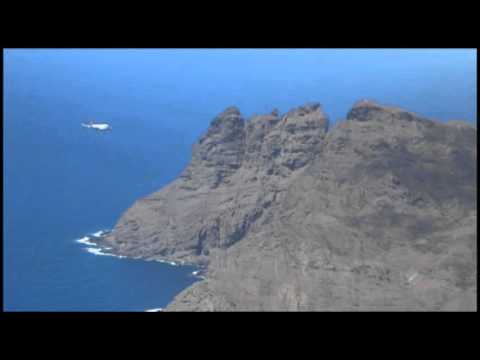 Comair BA 737-800 Landing at St Helena