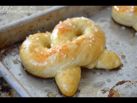 Hot Buttered Soft Pretzels Recipe {mall pretzel copycat}