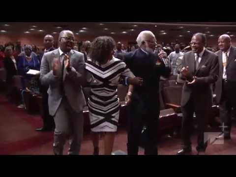 West Angeles COGIC Praise Break Angela Bassett & Courtney B. Vance Praising the Lord HD 2016!