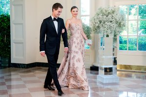 Model Miranda Kerr and her boyfriend, Snapchat CEO Evan Spiegel, arrive for a state dinner for Nordic leaders at the White House in Washington, Friday, May 13, 2016