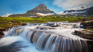 Logan Pass in Montana reveals mountains sculpted by glaciers into dramatic shapes.