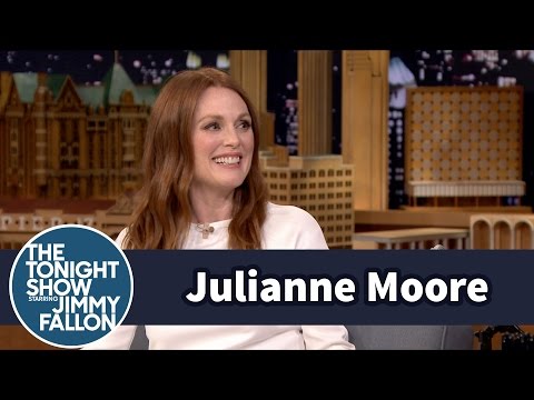 Julianne Moore Made Awesome Mommy Bitmojis