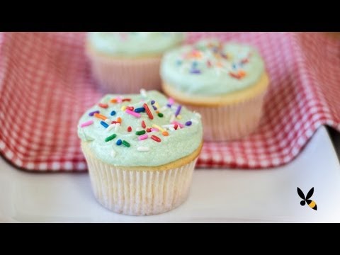 Vanilla Cupcake Recipe (Magnolia Bakery) - HoneysuckleCatering