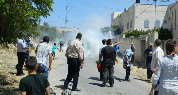 Israeli forces teargassing Paletsinian demonstrators