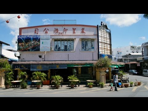 Walking in Miri (Malaysia)