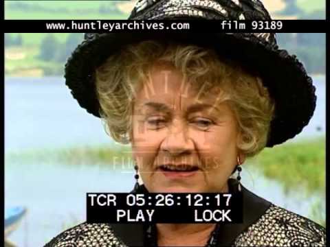 Joan Plowright on Comedy Acting, 1990's - Film 93189