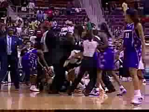 LA Sparks vs Detroit Shocks Brawl 7-22-08