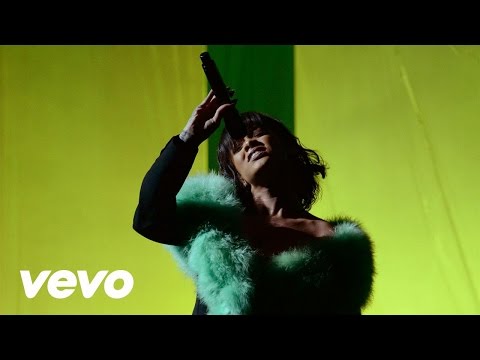 Rihanna - Love On The Brain (Live From the 2016 Billboard Music Awards)