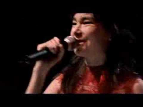 Björk - Isobel (LIVE @ ROYAL OPERA HOUSE)