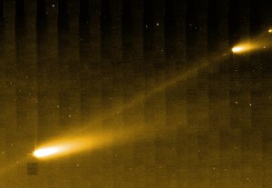 2006/05/05 Comet Stepping Stones - This image from NASA&acute;s Spitzer Space Telescope shows three of the many  fragments making up Comet 73P /Schwassman-Wachmann 3. The infrared picture  also provides the best look yet at the crumbling comet&acute;s tra