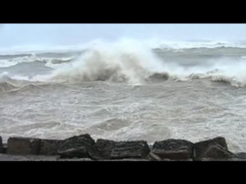 Visibility in Visakhapatnam falls below 500 metres as Cyclone Hudhud approaches