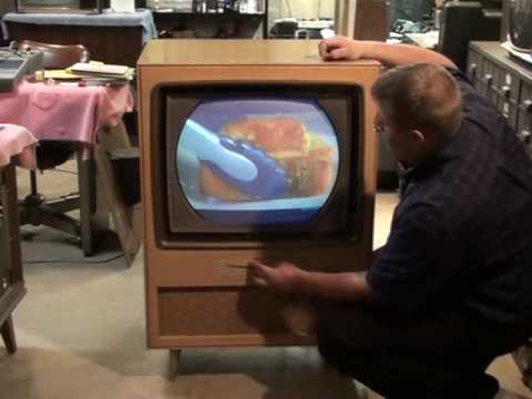 Watch a 1956 RCA VICTOR CTC-5 COLOR TELEVISION!! "Roundie"