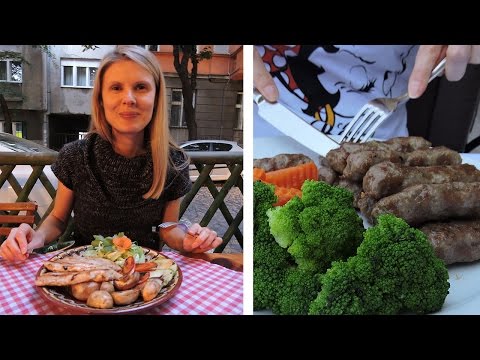 SERBIAN FOOD - Cevapi, Pasta, Burgers, Rakija (YUM)