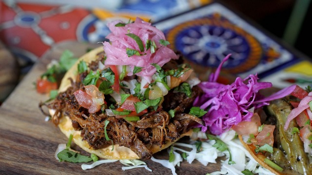 Chica Bonita cafe: Pulled Pork and salad bowl.