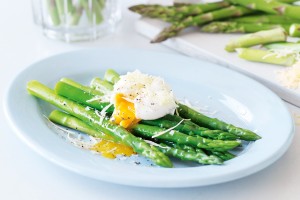 Asparagus with poached egg