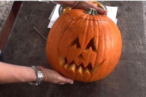 Halloween time ... how to carve a Jack-o-lantern.