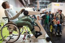 
Auf der Messe Rehacare in Düsseldorf zeigen Hersteller, welche technischen Geräte das Leben für Menschen einfacher machen können. Solch ein Bewegungstherapiegerät der Firma Reck soll zum Beispiel in der Rehabilitation eingesetzt werden.
