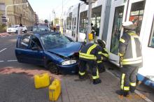 Das Auto war in Höhe der Kreuzung Saarland-/Pestalozzistraße mit einer Straßenbahn zusammengestoßen