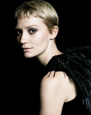 Auch Mia Wasikowska gehört zu den "Prada-Talents". 