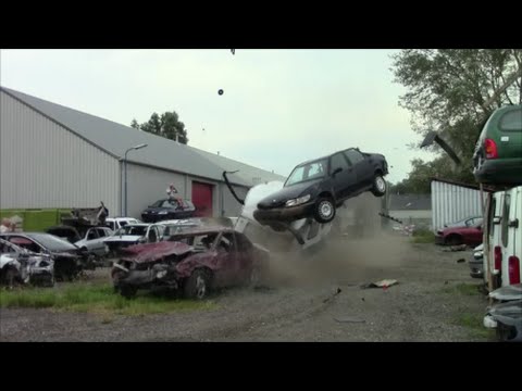 Volvo 850 extreme crashtest! part 1