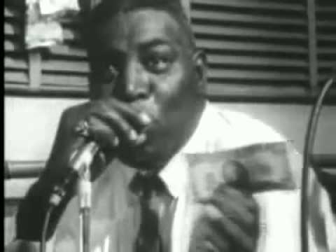 Howlin' Wolf - How Many More Years