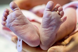 A heel-prick test may be missing newborns at risk of poorer education and development outcomes. 